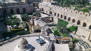 Das Tower-of-David-Museum hat nicht nur eine sehr interessante Ausstellung zur Geschichte Jerusalems sondern auch einen für verschiedene Anlässe aktiv genutzten Innenhof.